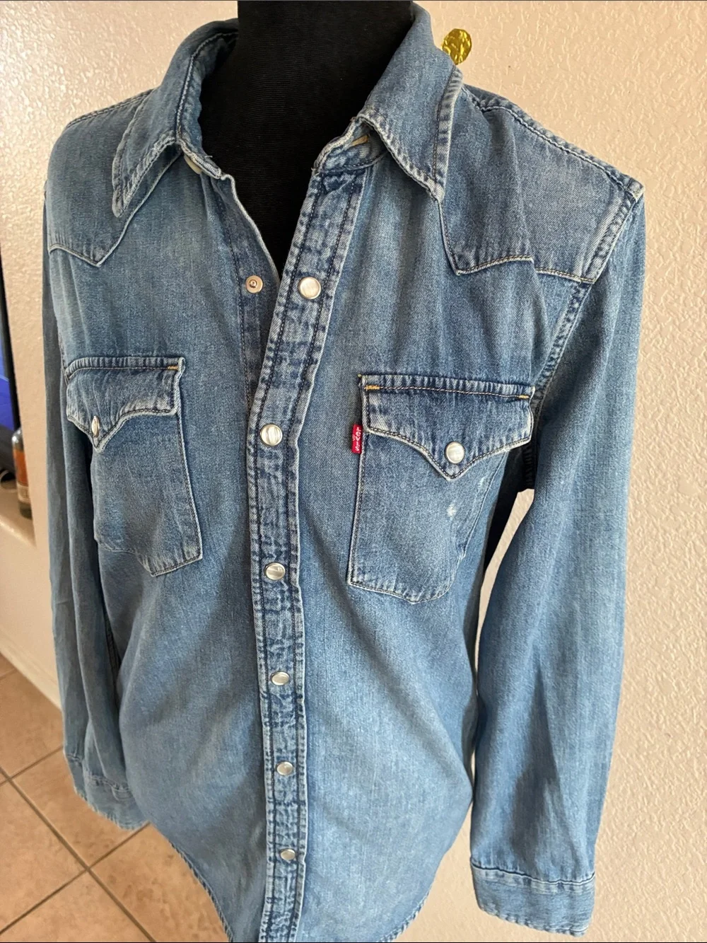 Levi's Men's Medium Blue Denim Western Button-Down Shirt